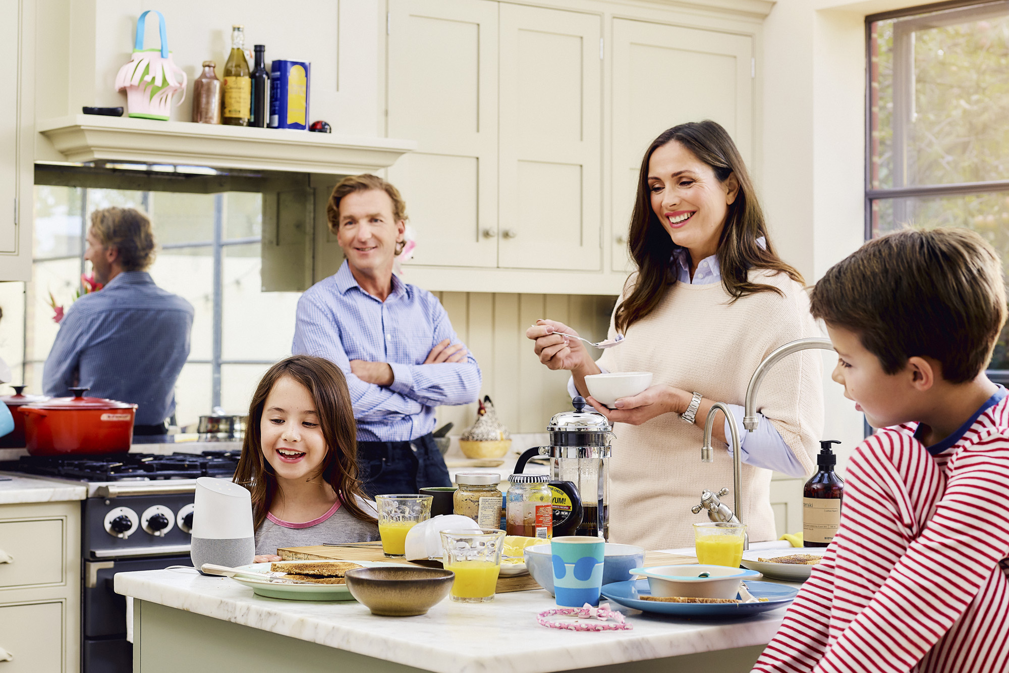 PHOTOGRAPHY - Family - Kitchen - Google Home (1)